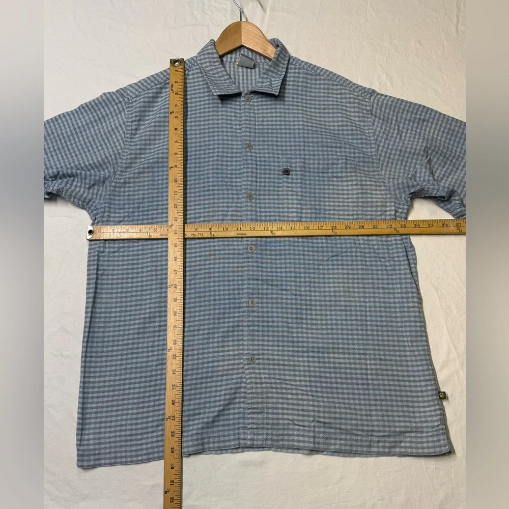 The north face A5 Mens plaid button down shirt not size tag is big like XL